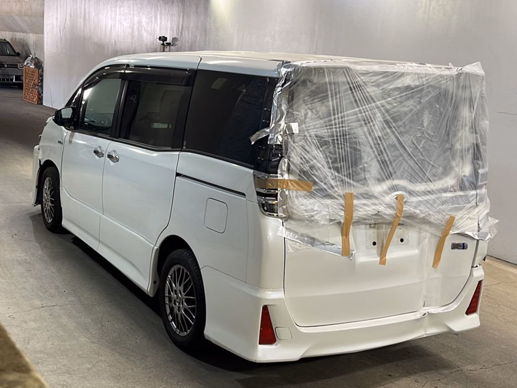 TOYOTA VOXY