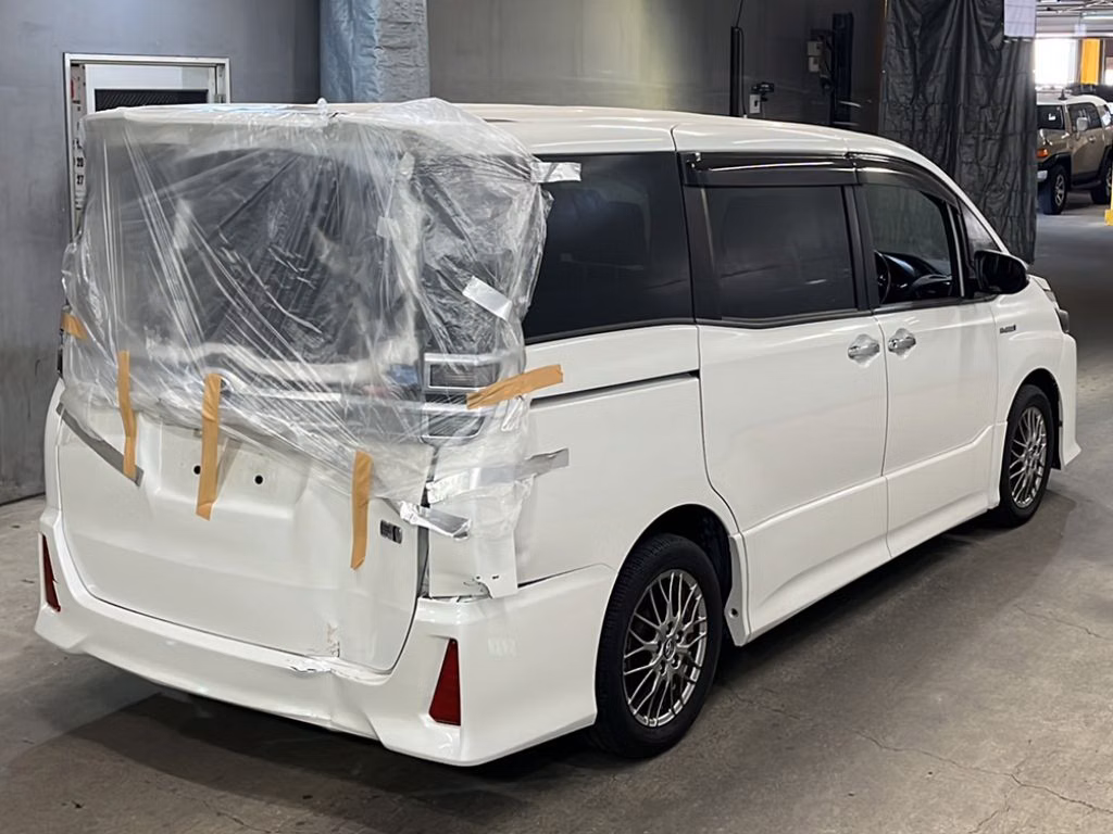 TOYOTA VOXY