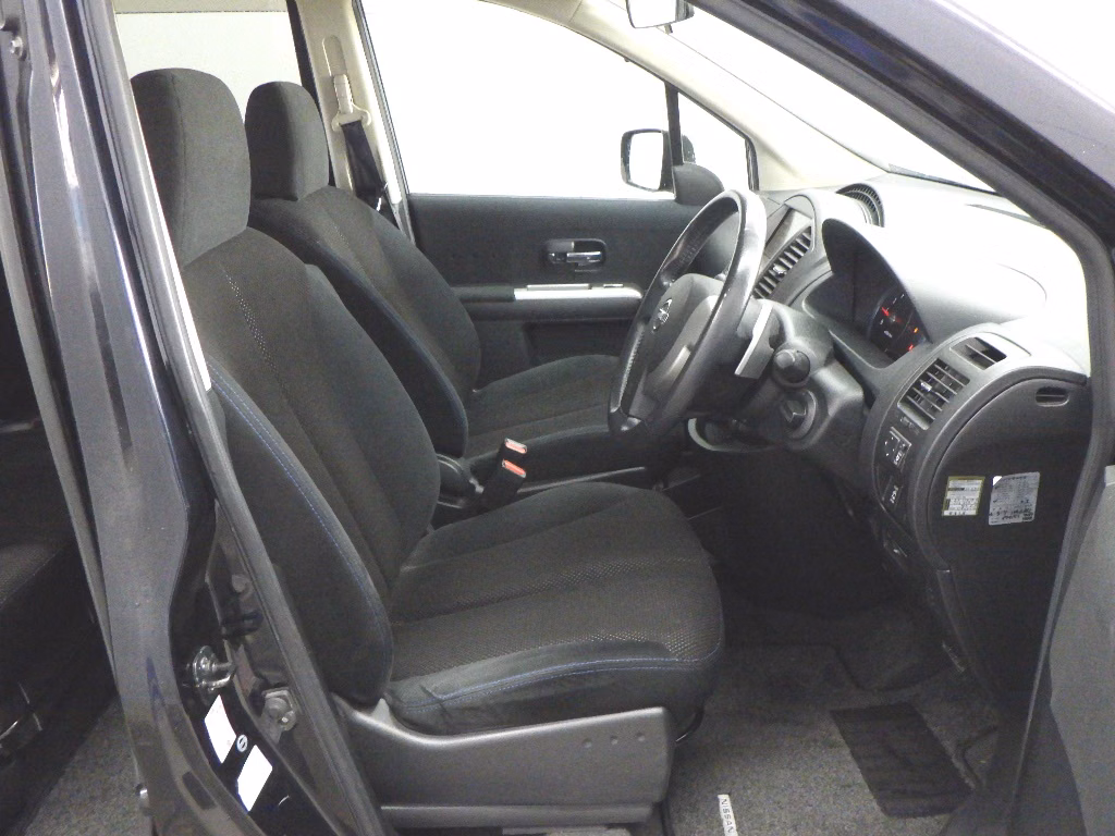 NISSAN LAFESTA