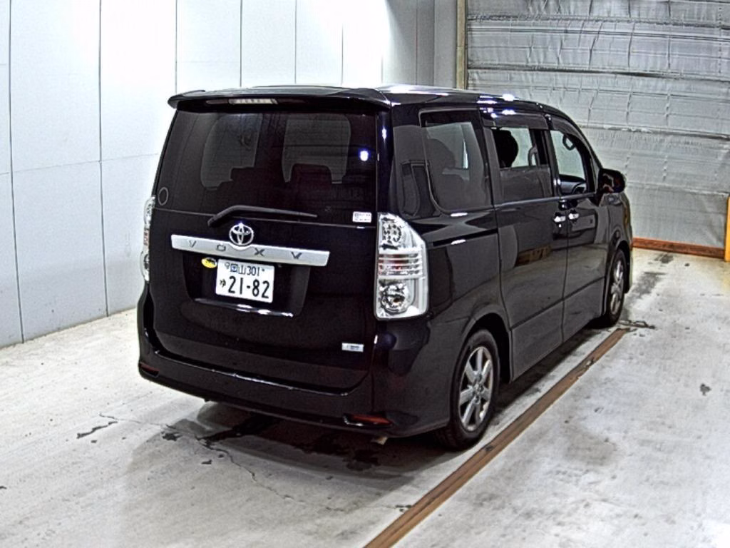 TOYOTA VOXY