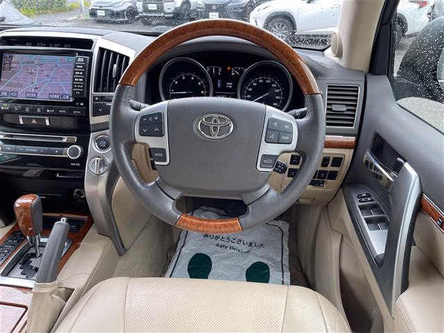 TOYOTA LAND CRUISER
