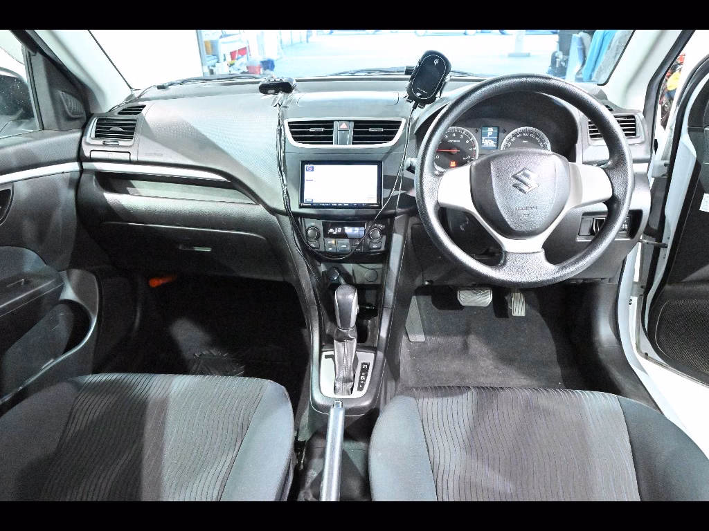 SUZUKI SWIFT