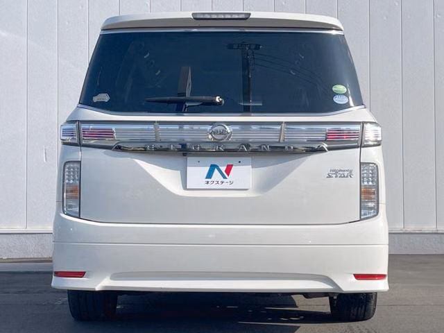 NISSAN ELGRAND