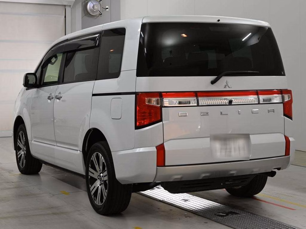 MITSUBISHI DELICA D:5