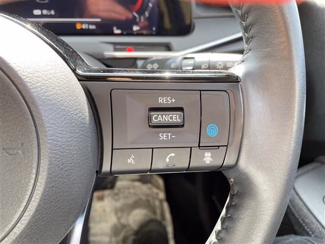 NISSAN AURA
