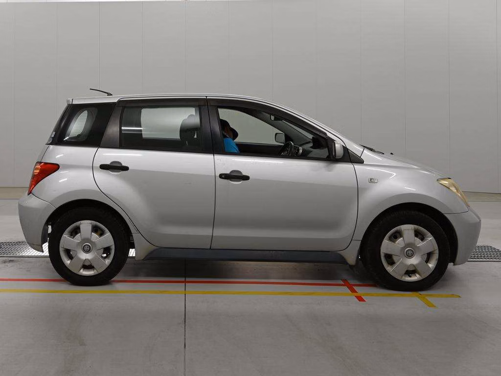 TOYOTA IST