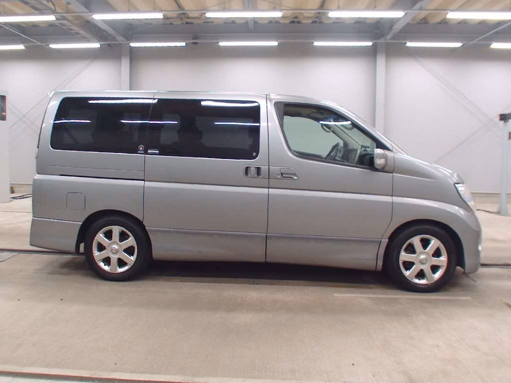 NISSAN ELGRAND