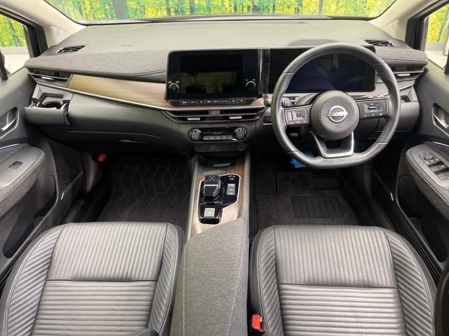NISSAN AURA