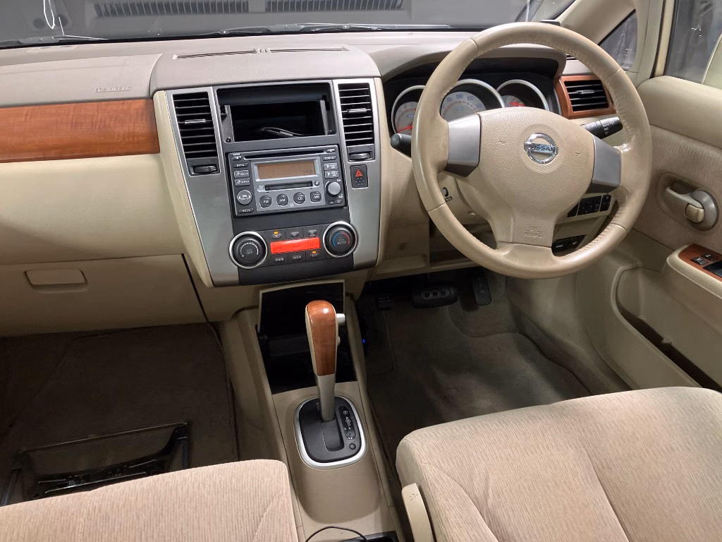 NISSAN TIIDA LATIO