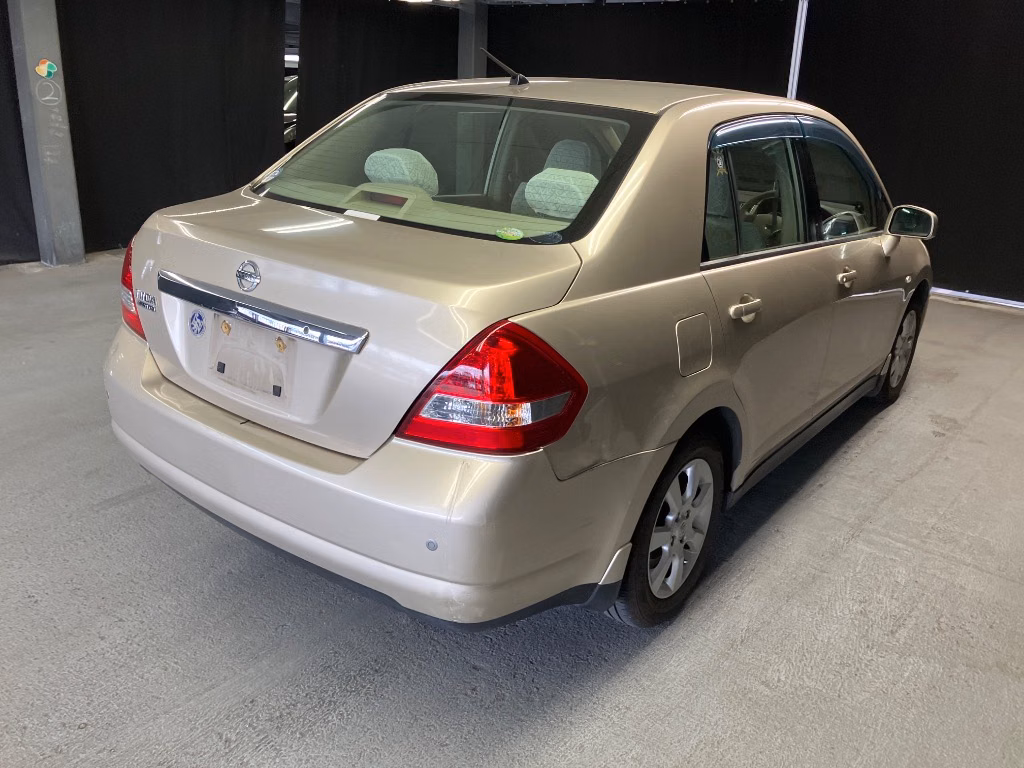 NISSAN TIIDA LATIO