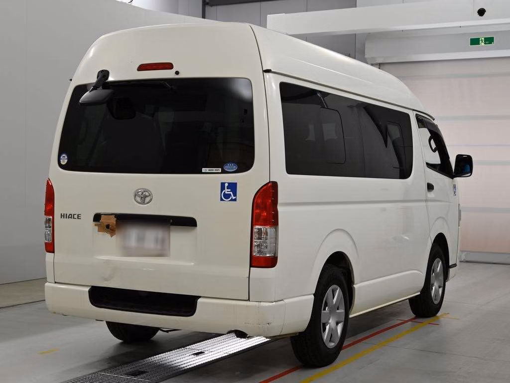 TOYOTA REGIUS ACE