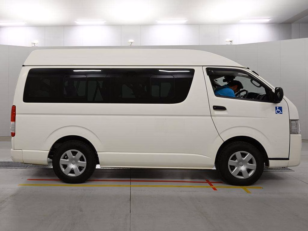 TOYOTA REGIUS ACE