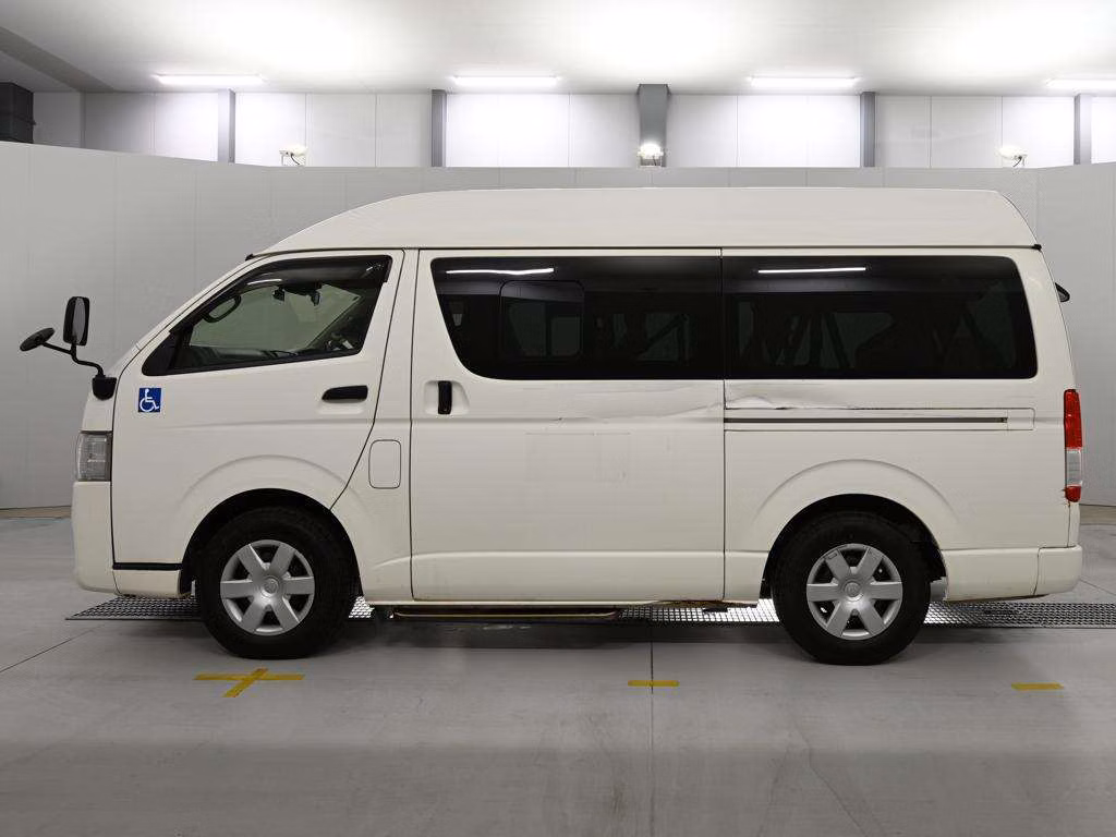 TOYOTA REGIUS ACE