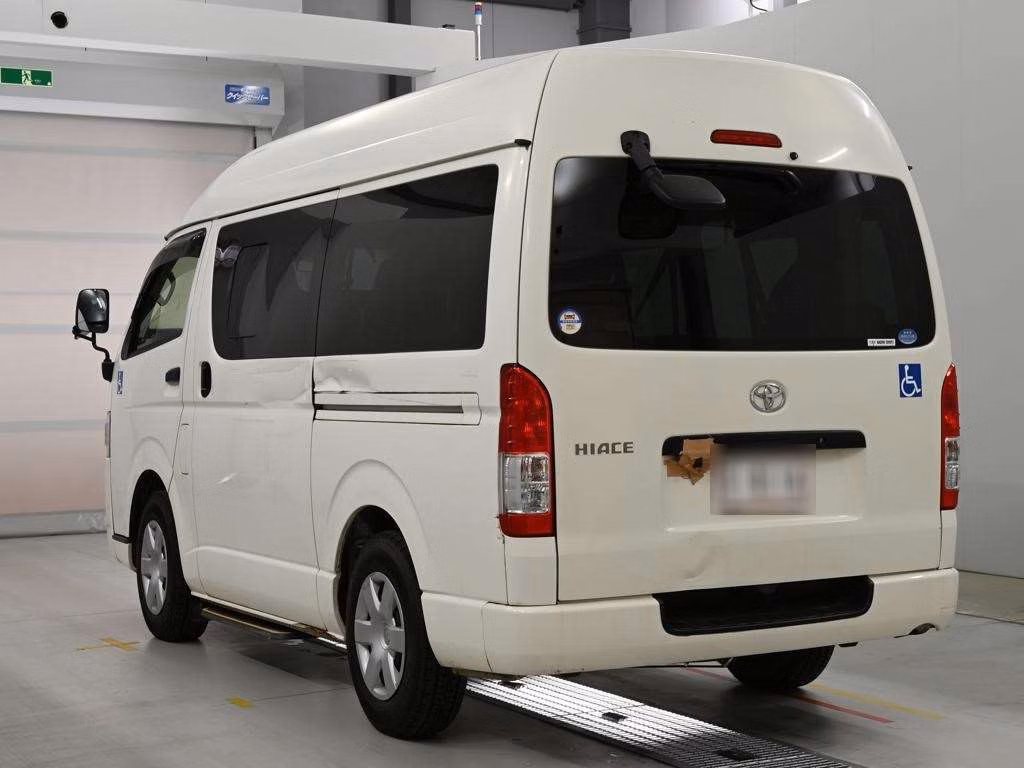 TOYOTA REGIUS ACE