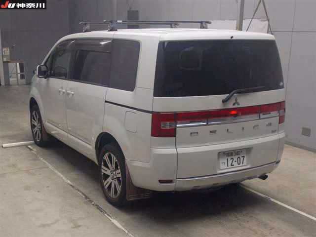 MITSUBISHI DELICA D:5
