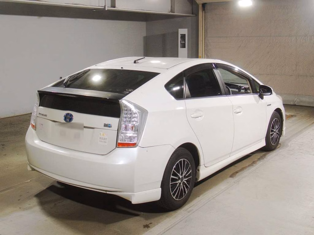 TOYOTA PRIUS