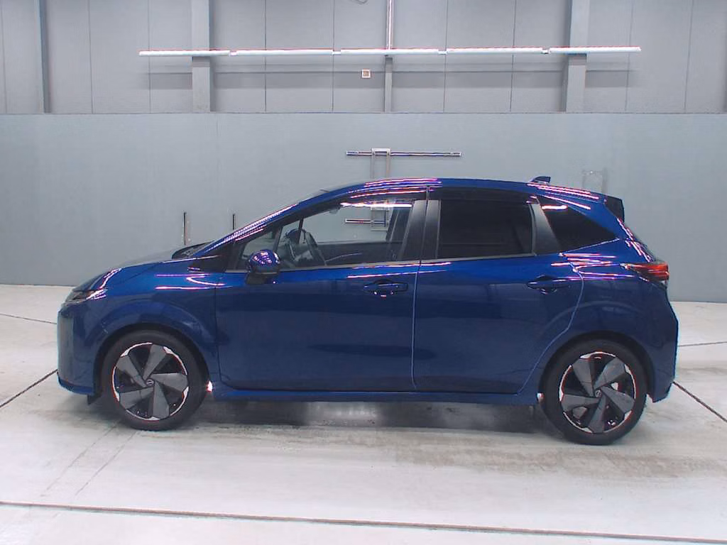NISSAN AURA