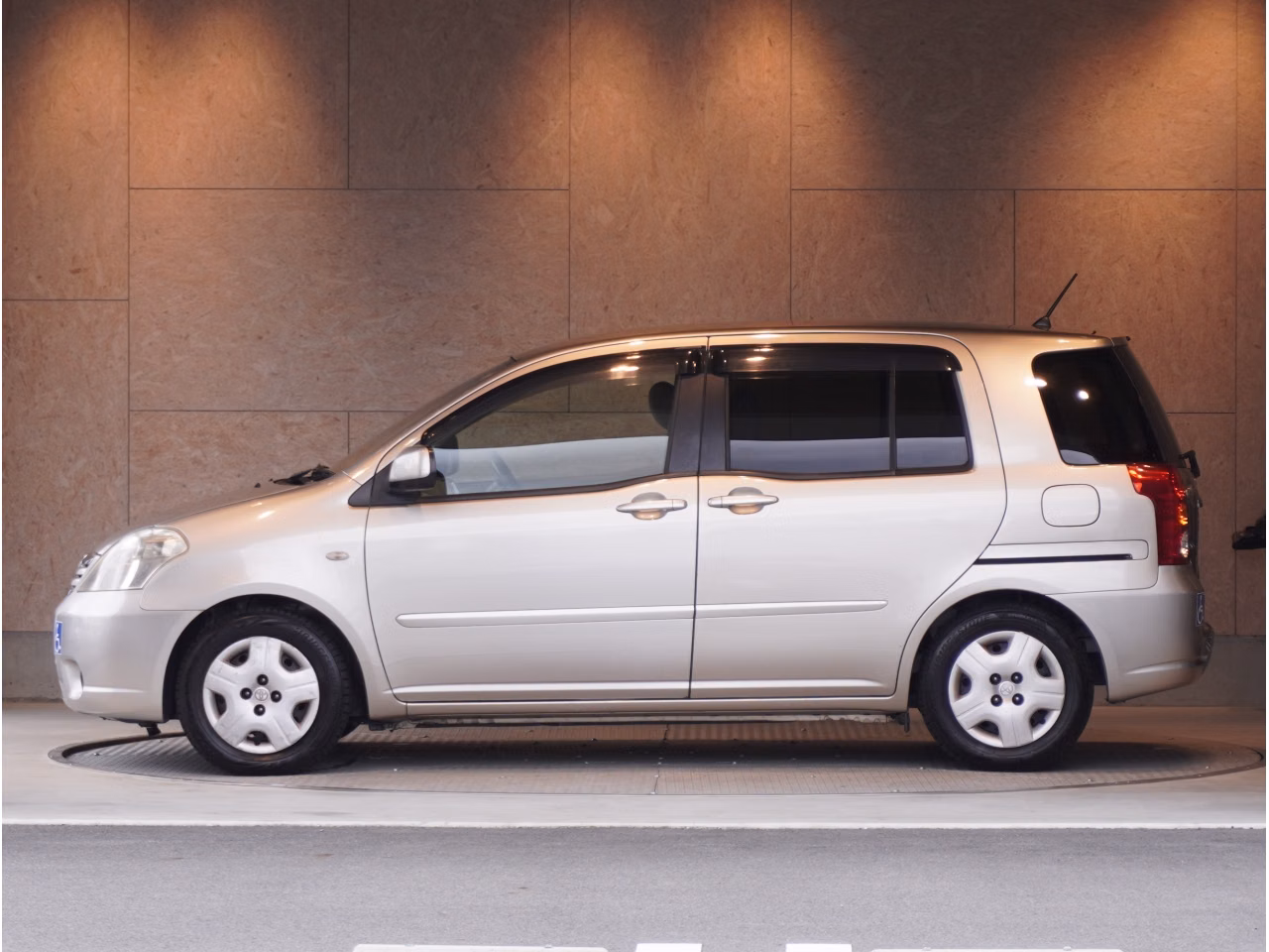 TOYOTA RAUM