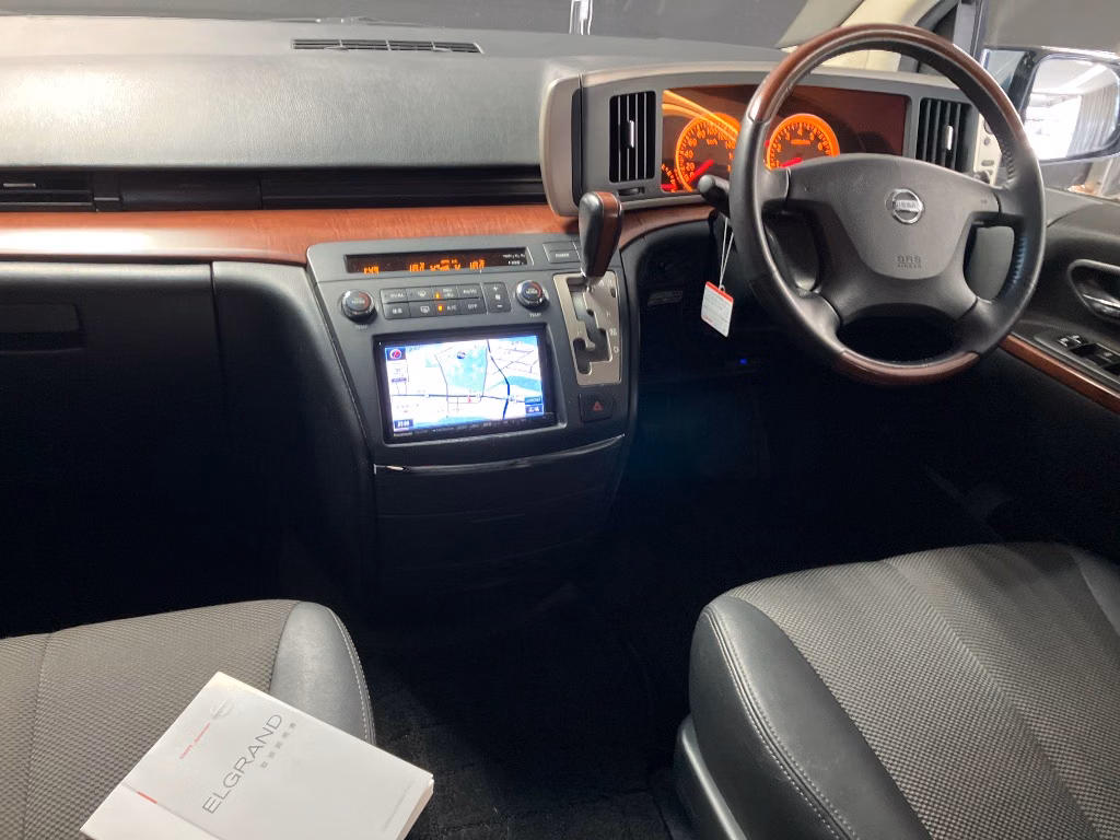 NISSAN ELGRAND