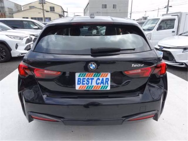 BMW 1-SERIES