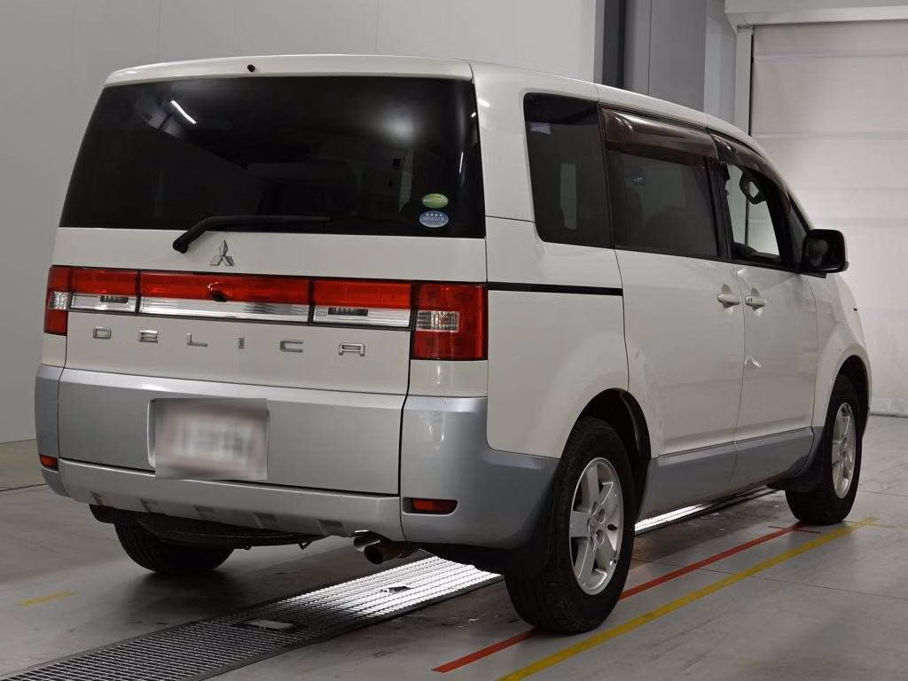 MITSUBISHI DELICA D:5
