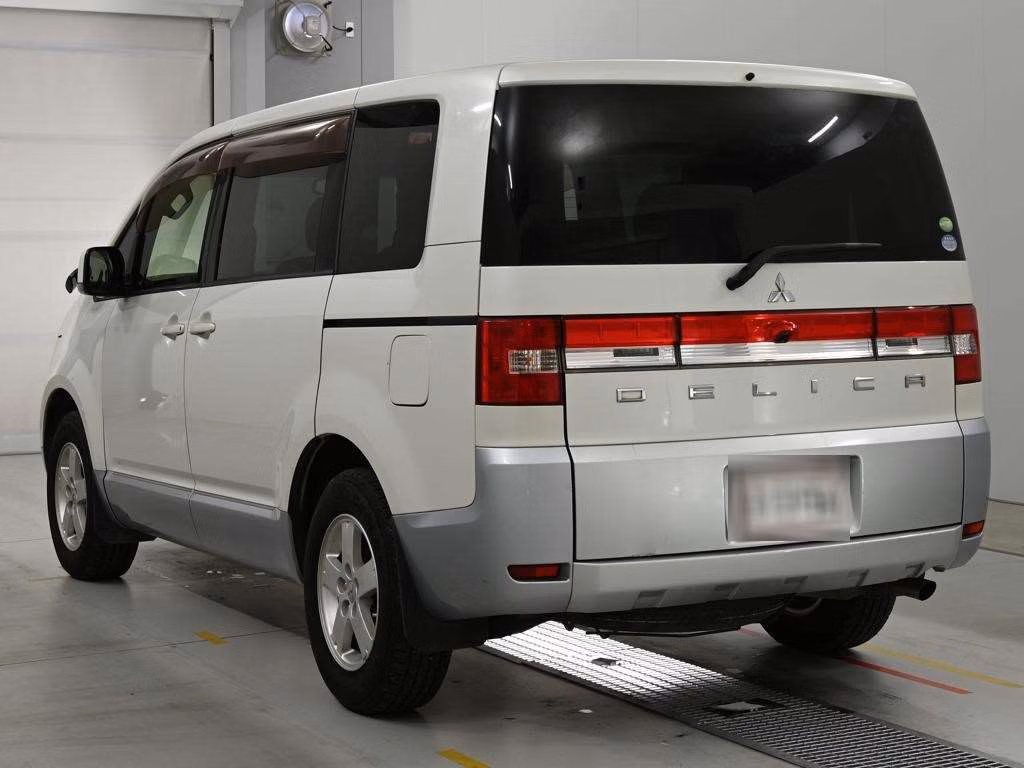 MITSUBISHI DELICA D:5
