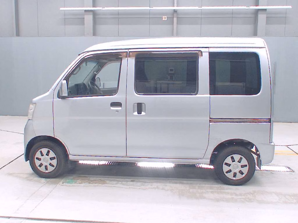 TOYOTA PIXIS VAN