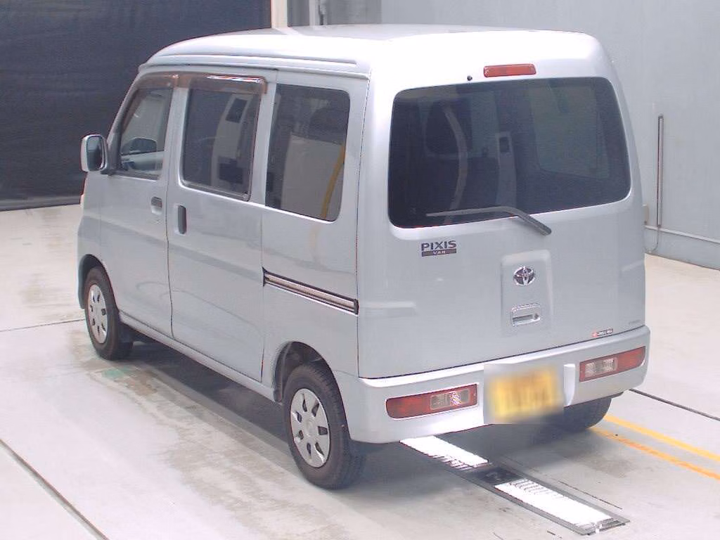 TOYOTA PIXIS VAN