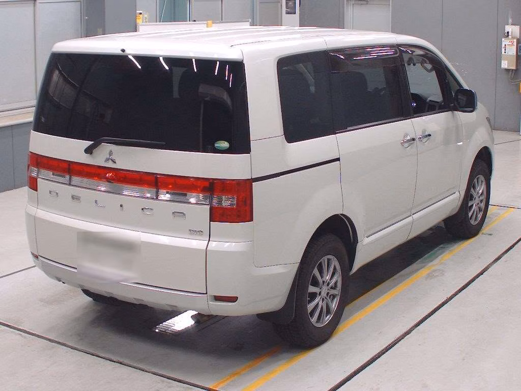 MITSUBISHI DELICA D:5