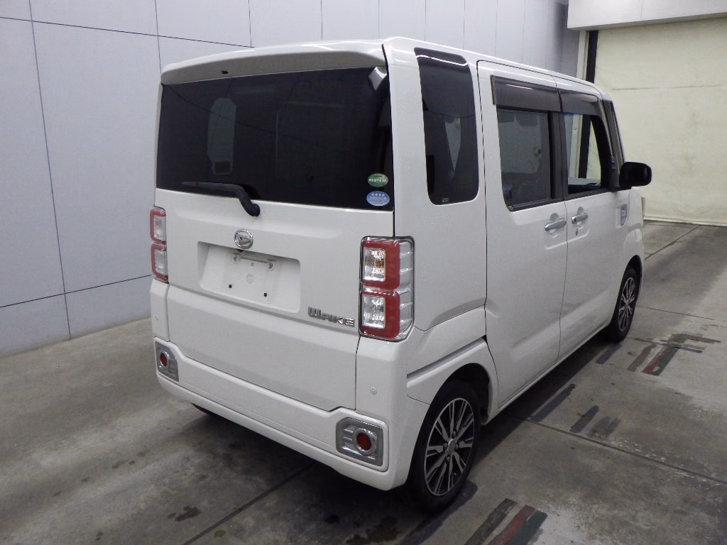 DAIHATSU WAKE