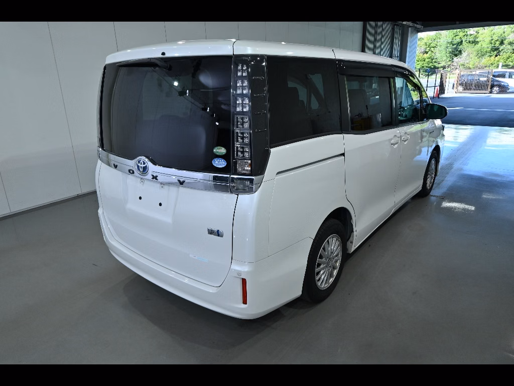 TOYOTA VOXY