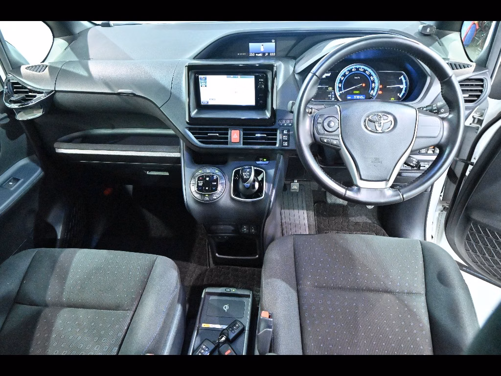 TOYOTA VOXY