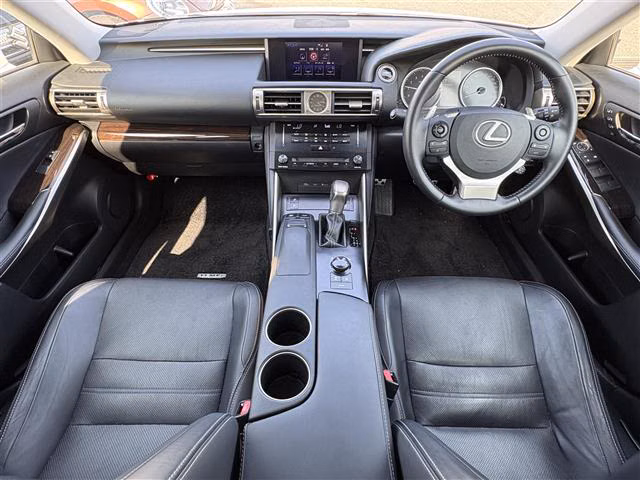 LEXUS IS300H
