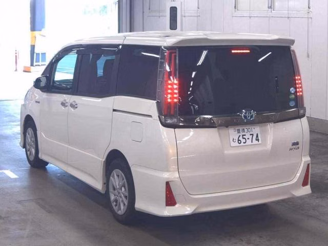 TOYOTA NOAH