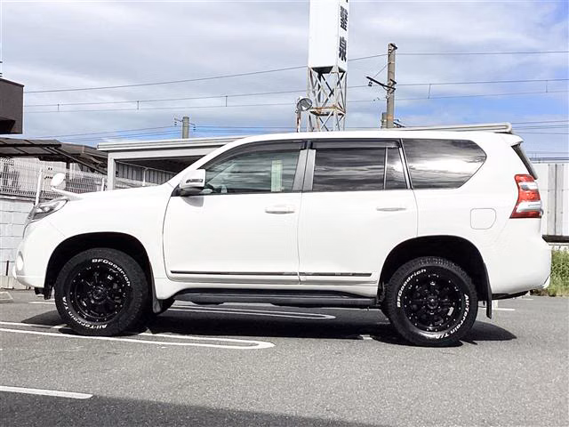 TOYOTA LAND CRUISER PRADO