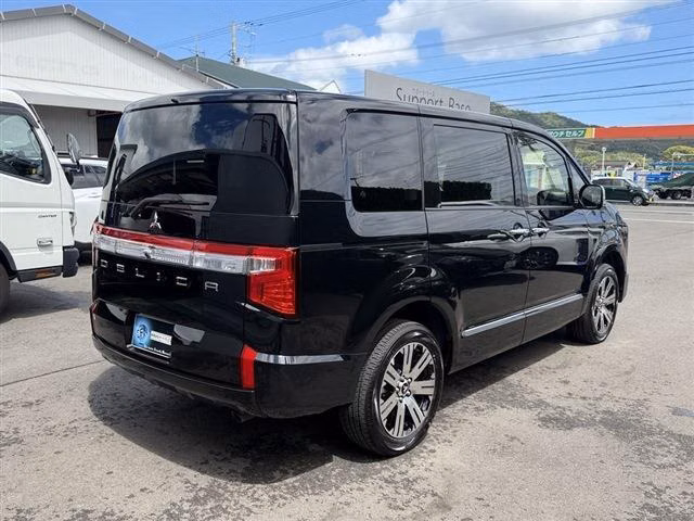 MITSUBISHI DELICA D:5