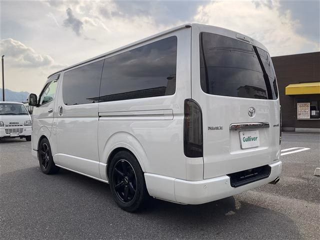 TOYOTA REGIUS ACE