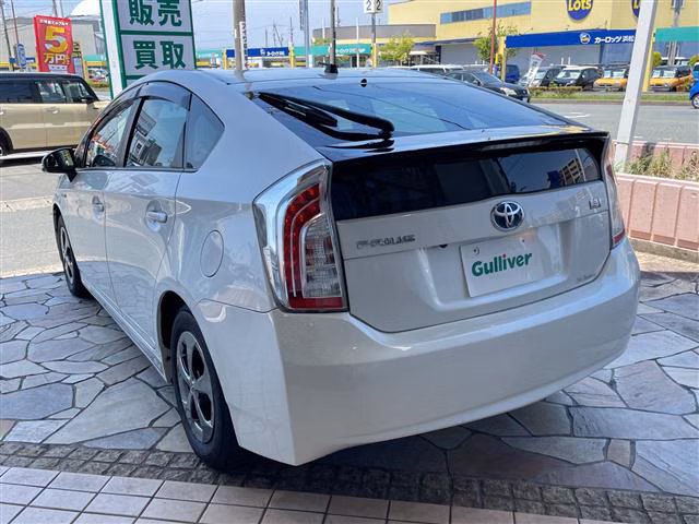 TOYOTA PRIUS