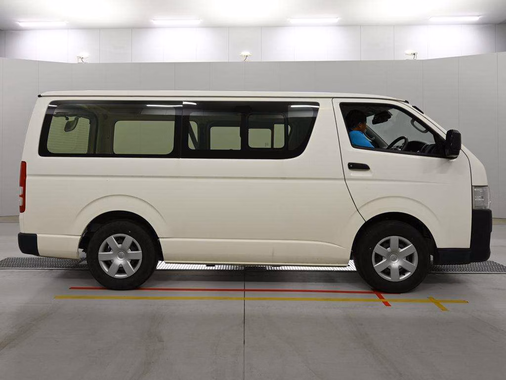 TOYOTA REGIUS ACE
