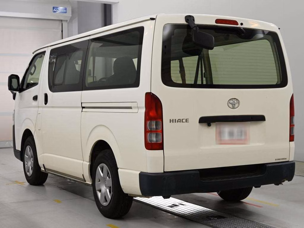 TOYOTA REGIUS ACE