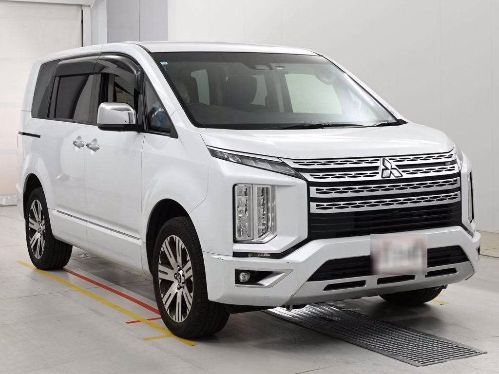 MITSUBISHI DELICA D:5