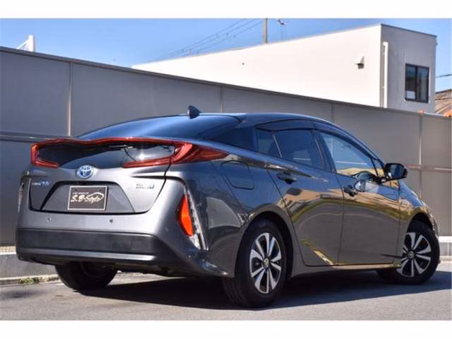 TOYOTA PRIUS PHV