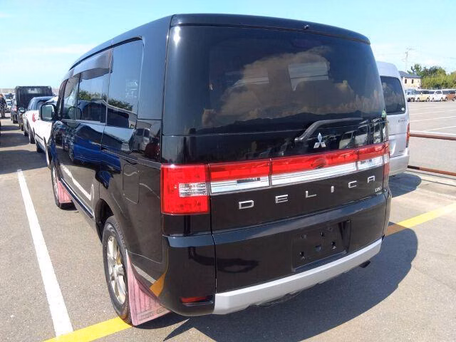 MITSUBISHI DELICA D:5