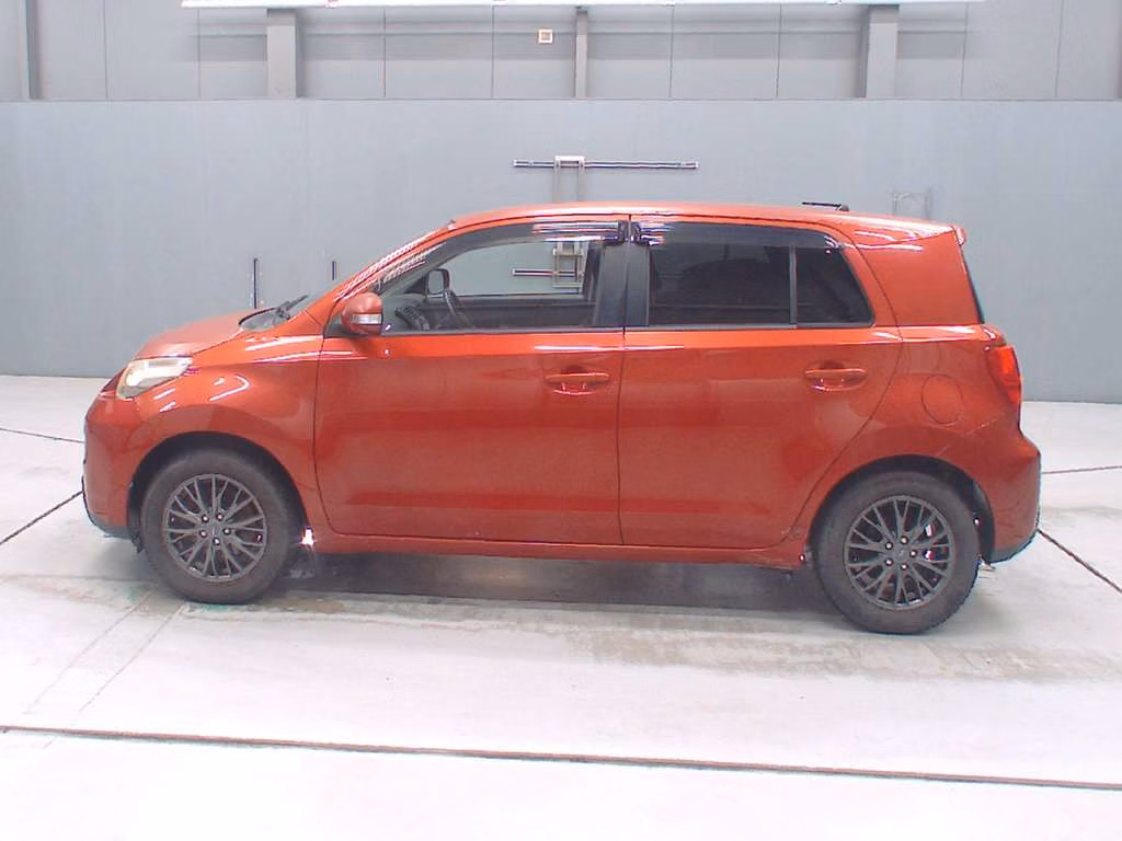 TOYOTA IST