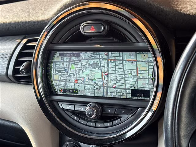 MINI HATCH