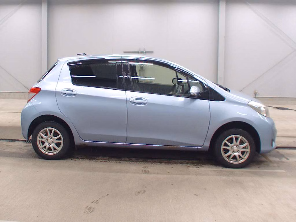 TOYOTA VITZ