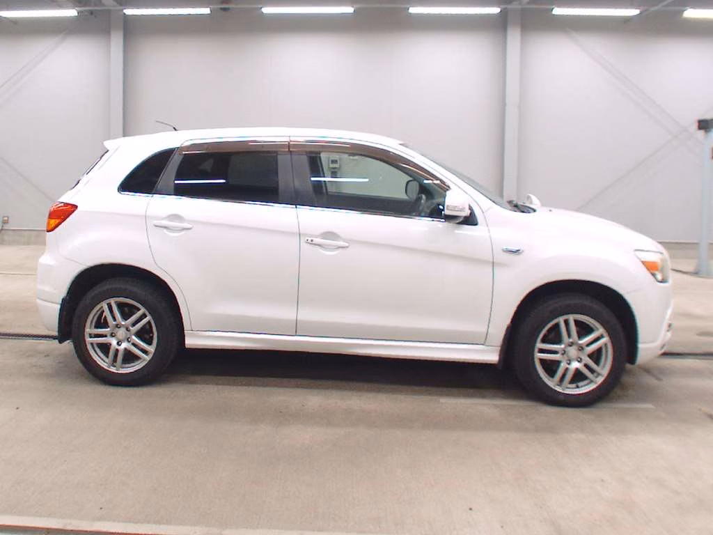 MITSUBISHI RVR