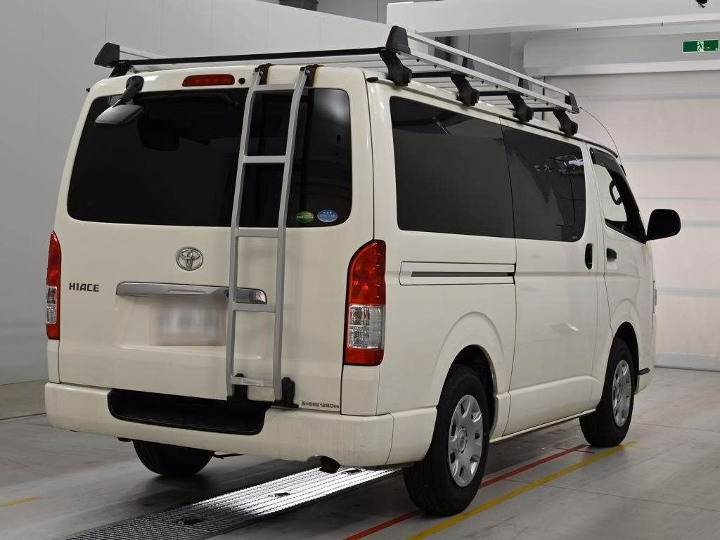 TOYOTA REGIUS ACE