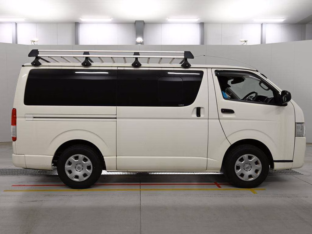 TOYOTA REGIUS ACE