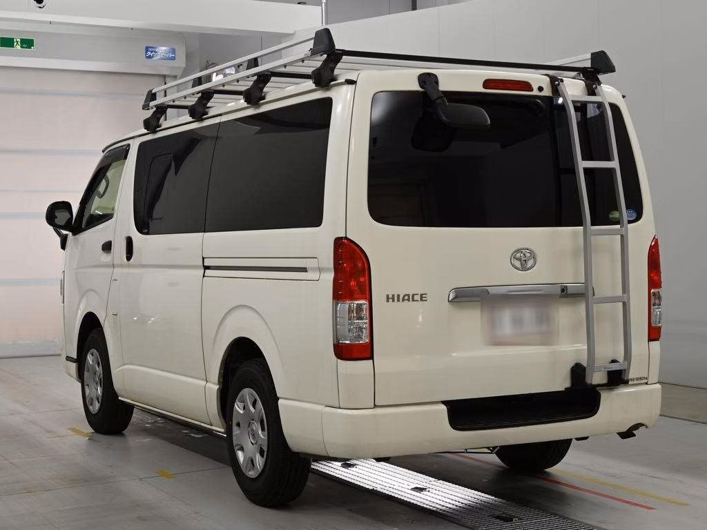 TOYOTA REGIUS ACE